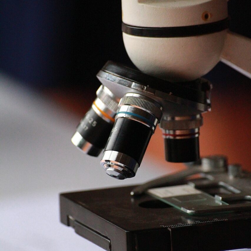 microscope, photomicroscope, ultramicroscope, science, scientific, object, white microscope, education, background, white, school, technology, work, symbol, table, beautiful wallpaper, medical, concept, macro, equipment, tool